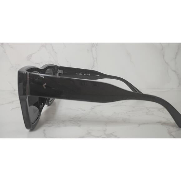 NEW Kendall + Kylie Oversized Black Womens Polarized Sunglasses - Picture 2 of 7